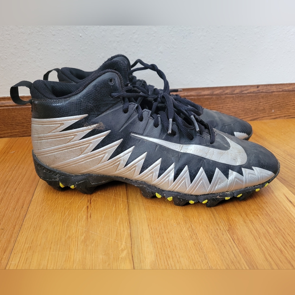 Mens size 10 Nike Alpha Menace Shark football cleats